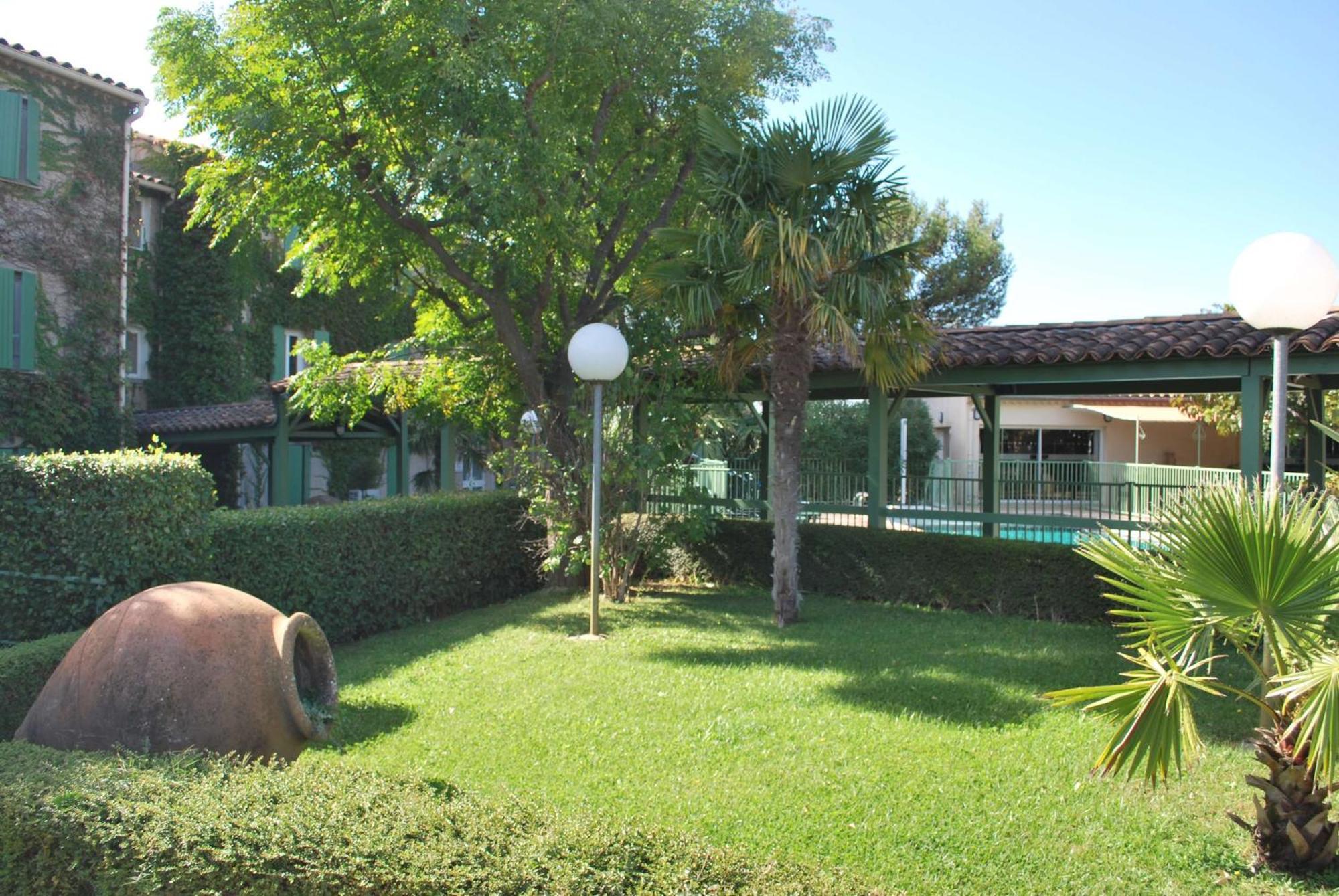 Logis Hotel Restaurant Uzes Pont Du Gard المظهر الخارجي الصورة